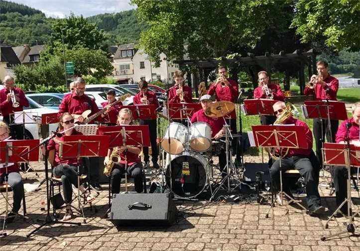 Mit einzigartigen Aktionen wird die röhrig-forum Kulturbühne beim Frühlings-Wochenende am 11. und 12. März begeistern, unter anderem mit der Big Band Ernst.röhrig