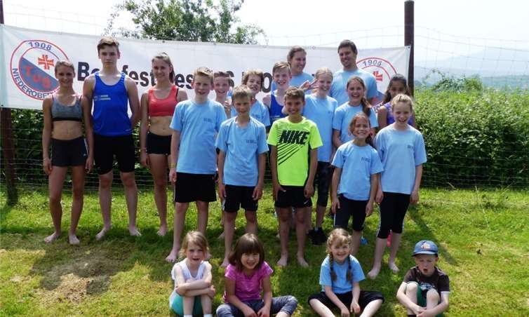 Mit erfolgreichen Ergebnissen kehrten die Nachwuchs-Leichtathleten nach Bell zurück. privat