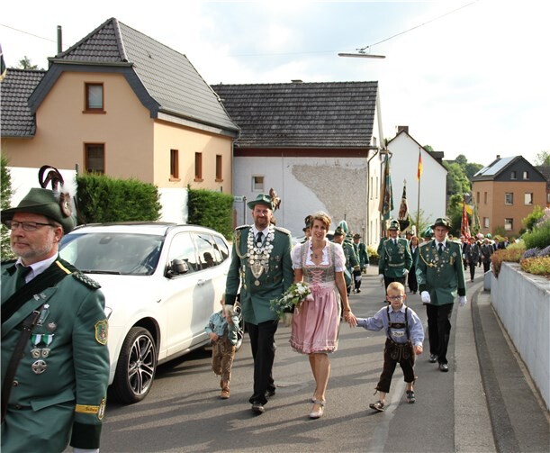 Mit familiärer Unterstützung machen die kaiserlichen Würden noch einmal so viel Spaß.