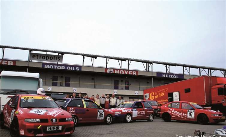 Mit fünf Fahrzeugen aus den verschiedenen Klasen reiste die Jugend des Godesberger MC zu den Testtagen nach Oschersleben.  Privat