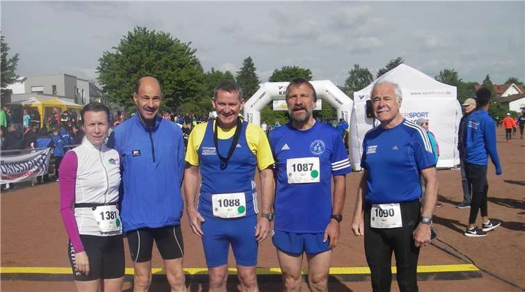 Mit fünf Sportlern nahm der Lauftreff am Vulkan-Marathon teil.privat