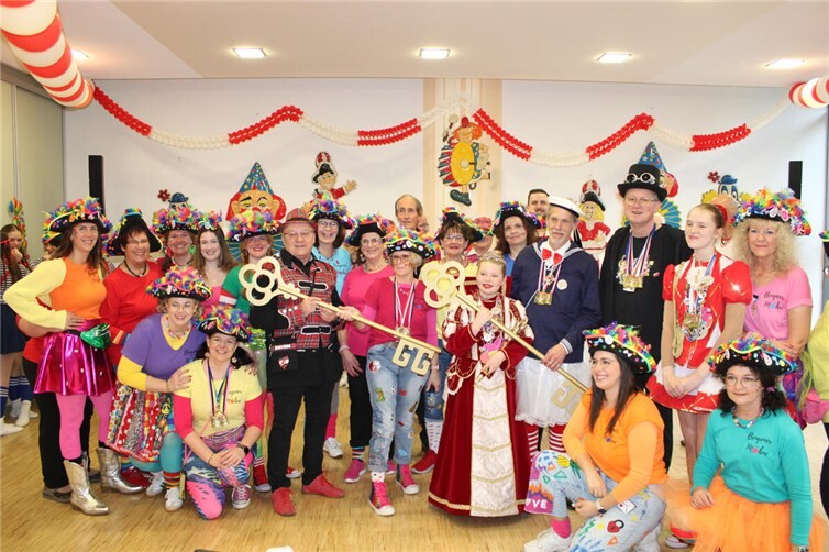 Mit ganz viel Spaß und guter Laune eroberten die Möhnen die Schlüssel vom Grafschafter Rathaus. Foto: DU