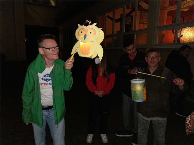 Mit gebastelten Laternen feierten die Bewohnerinnen und Bewohner von Kloster Ebernach das Martinsfest.  Fotos: privat