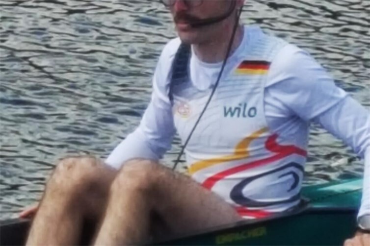 Mit gleich zwei Siegen schlossen Spitzensteuermann Jonas Wiesen und sein Deutschlandachter dieerfolgreiche Rennsaison 2026 ab.
