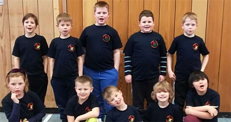 Mit gleich zwei Teams traten die Qurinbacher Feuerwehr-Bambini in Neuhäusel an.  privat