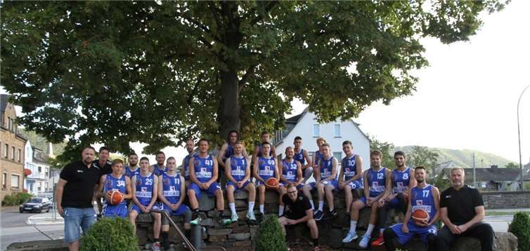 Mit großem Kader startet Landesligameister TuS Treis-Karden in die neue Oberligaspielzeit. Foto: TH