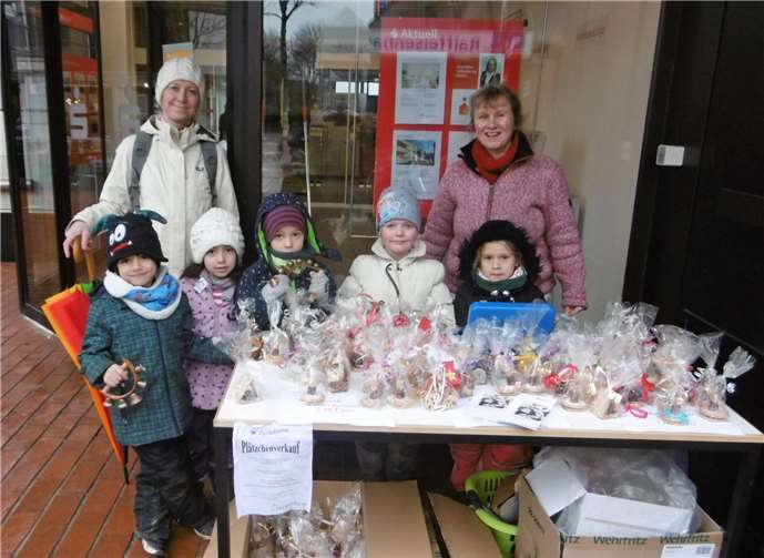 Mit großem Spaß und Erfolg verkauften die Vorschulkinder und Erzieherinnen der Kita Pusteblume mit den Zusatzgruppen Neue Mitte ihre Leckereien.Foto: Stadt Meckenheim