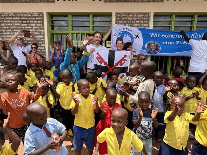 Mit großer Freude gibt die Stadt Andernach die Eröffnung einer zweiten „Andernach-Schule“ benannt als „Teta Kibondo ECD Center“, mit Vorschule und Kindergarten in Nyarubiye, im Osten Ruandas, bekannt. Fotos: Reiner Meutsch Stiftung FLY & HELP