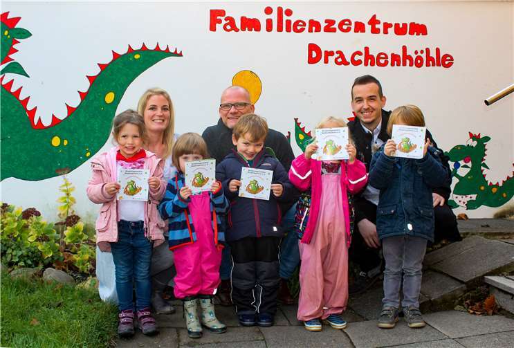 Mit großer Freude konnte das Familienzentrum Drachenhöhle letzte Woche das neue KiTa-Booklet präsentieren.privat