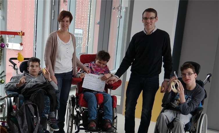 Mit großer Freude nahmen die Mitglieder der Wohngemeinschaften des Rheindörfer Platzes die Spende entgegen.Privat