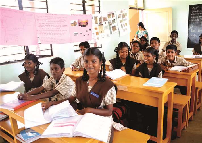 Mit großer Freude nehmen die indischenKinder und Jugendlichen am Unterricht teil.