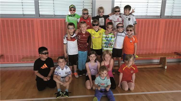 Mit großer Vorfreude blicken die Erst- und Zweitklässler ihrem Auftritt entgegen. privat