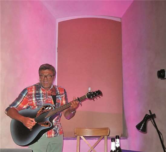 Mit „gute Nacht, Freunde“, gemeinsam mit dem Publikum gesungen, setzte Schmitt-Kilian einen gelungenen Schlusspunkt. BSB