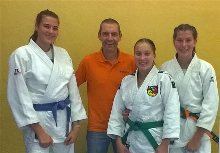 Mit gutem Judo zum Erfolg: (v.re.) Shana de Maijer wird Rheinland-Pfalz-Meisterin 2019, Aliyah Scheising und Christiane Giesen belegen Platz 3. Foto: privat