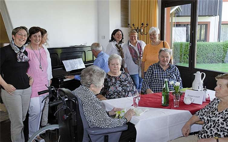 Mit herzlichem Applaus verabschiedeten sich alle voneinander und freuten sich auf das kommende Jahr. privat