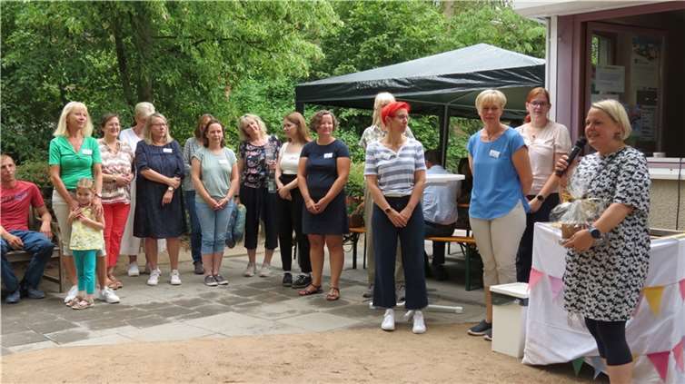Mit herzlichen Worten bedankte sich Frau Schygulla im Namen der Eltern der „Flotten Pferde“ beim Team St. Viktor für die schöne Kita- Zeit.  Foto: Kath. Kindertagesstätte St. Viktor