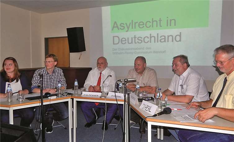 Mit hochkarätigen Politikern und Sachbearbeitern wurde das komplexe Thema „Asylrecht“ erörtert.GM