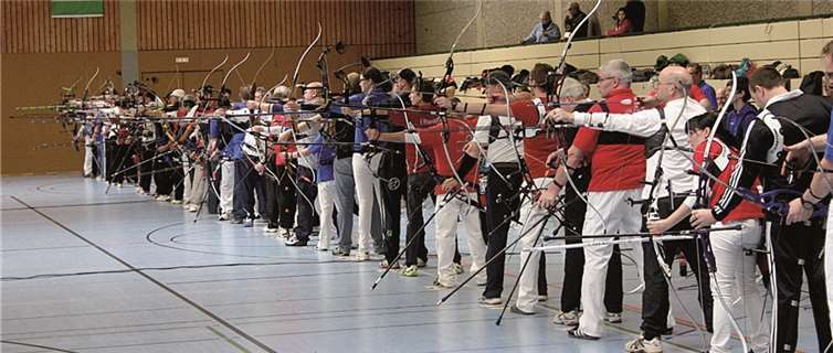 Mit hochmodernen Bogen waren die Schützen am Start. RÜ