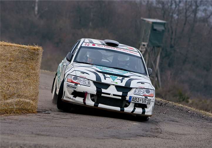 Mit hoher Geschwindigkeit im Mitsubishi Lancer. Mathias Kaiser