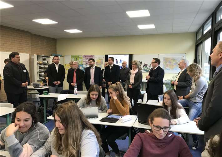 Mit i-Pads und Tablets läuft der Sprachunterricht schon seit Längerem.Derzeit wird die Digitalisierung der Konrad-Adenauer-Schule weiter vorangetrieben.Fotos: -MT-