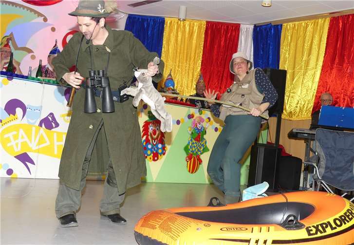 Mit ihrem Faider Angler- und Jägerlatein begeisterten Susi Reuter und Ines Grundmann.Fotos: TE