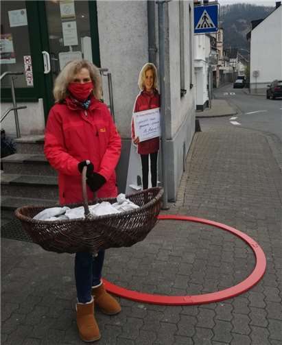 Mit ihrem „Infopunkt“ tourt Dr. Anna Köbberling durch den Wahlkreis. Foto: privat