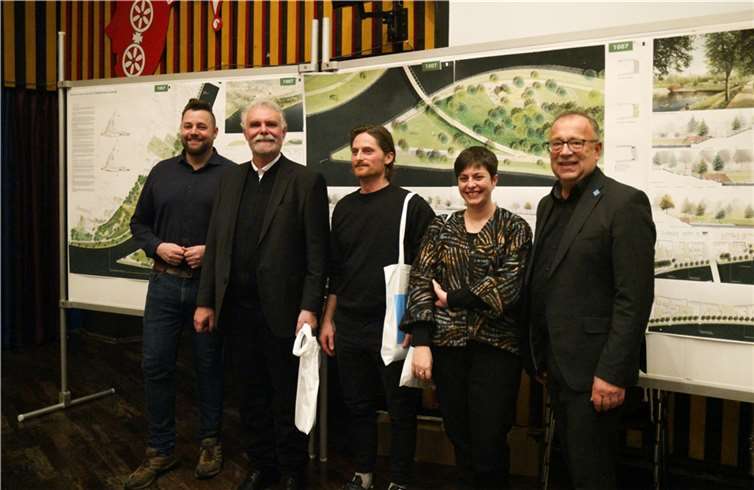 Mit ihrem Konzept schaffen Christoph Geskes und Marco Mattelig vom Landschaftsarchitekturbüro Geskes und Hack aus Berlin (2. und 3. von links) neue Impulse für Lahnstein.  Fotos: ND