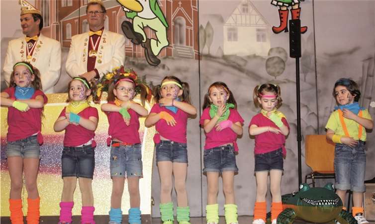 Mit ihrem Krokodil waren die „Mini Rööpe“ mit Hits aus Mallorca in den Bürgersaal gereist.DL