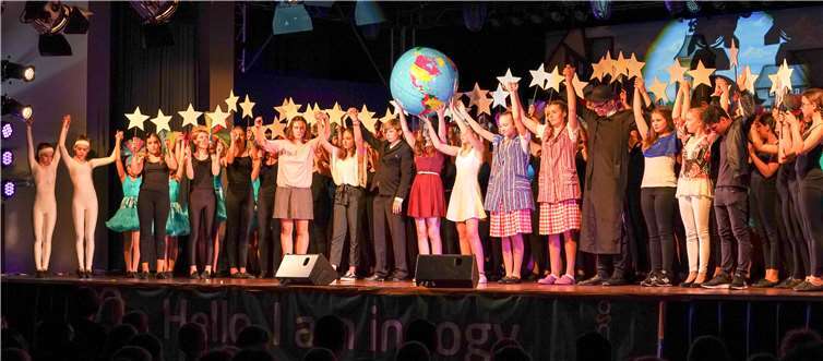 Mit ihrem Musical sorgten die Schülerinnen und Schüler für restlose Begeisterung, sodass es jeden Zuschauer am Ende der Aufführung von den Stühlen riss.IGS Pellenz