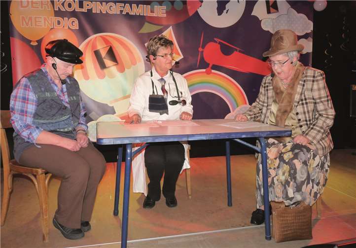 Mit ihrem Sketch „Das Rezept“ strapazierten Irmgard Müller, Inge Honnef und Ulla Steines die Lachmuskeln der Närrinnen und Narren im Saal auf das Äußerste.