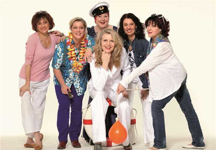 Mit ihrem neuen Bühnenprogramm „Weiber an Bord“ sorgen die sechs Frauen für hinreißend komische Unterhaltung.privat