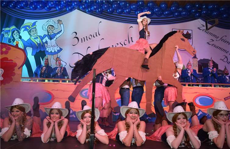 Mit ihrem rasanten Tanz rissen die Grazy Devils das Publikum von den Stühlen. Fotos: UBU