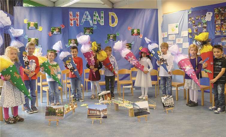 Mit ihren Schultüten machen sie die Kinder auf in einen neuen wichtigen Lebensabschnitt.  Privat