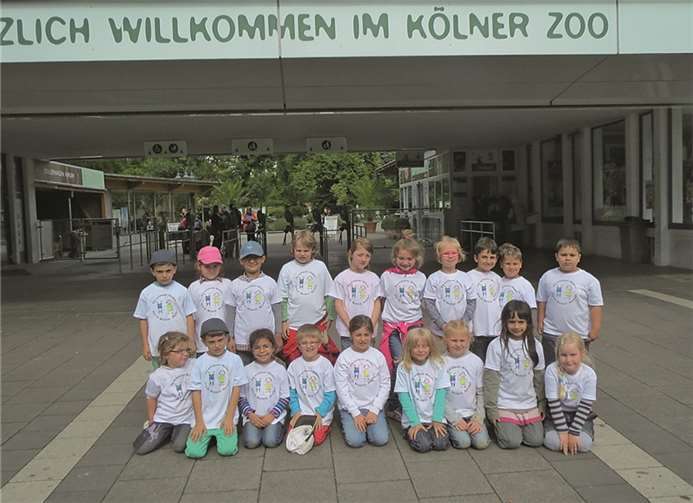 Mit ihren neuen, einheitlichen T-Shirts ging es für die Schukis aus St. Medard in den Kölner Zoo.privat