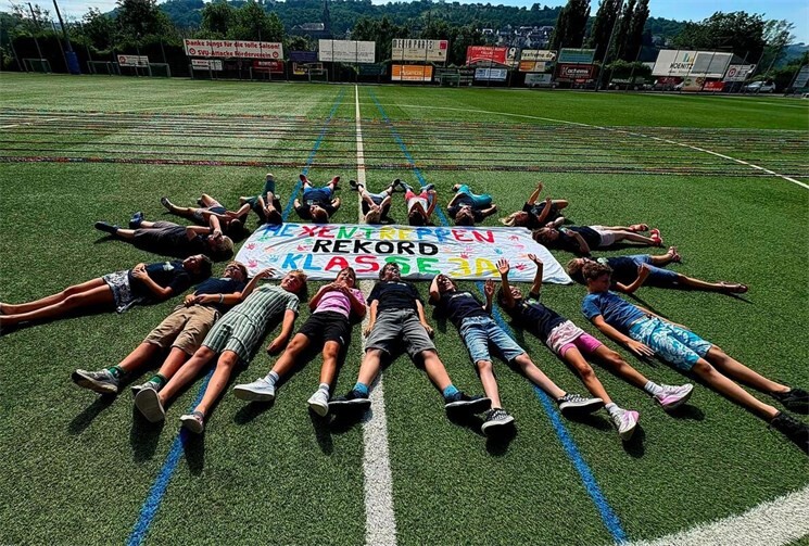 Mit ihrer Bastelaktion stellte die 4 a der Grundschule an der Niederburg einen neuen Rekort auf.