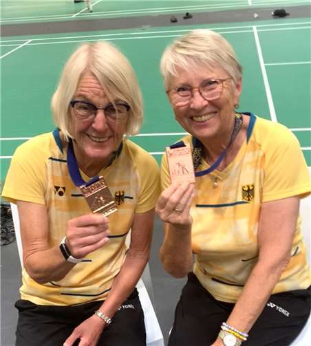 Mit ihrer Stammpartnerin Monika Regineri sicherte sich Brigitte Pax die Bronzemedaille.  Fotos: privat