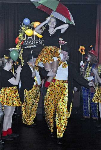 Mit ihrer Zirkusnummer brilliert die Prinzengarde zurzeit im Karneval.
