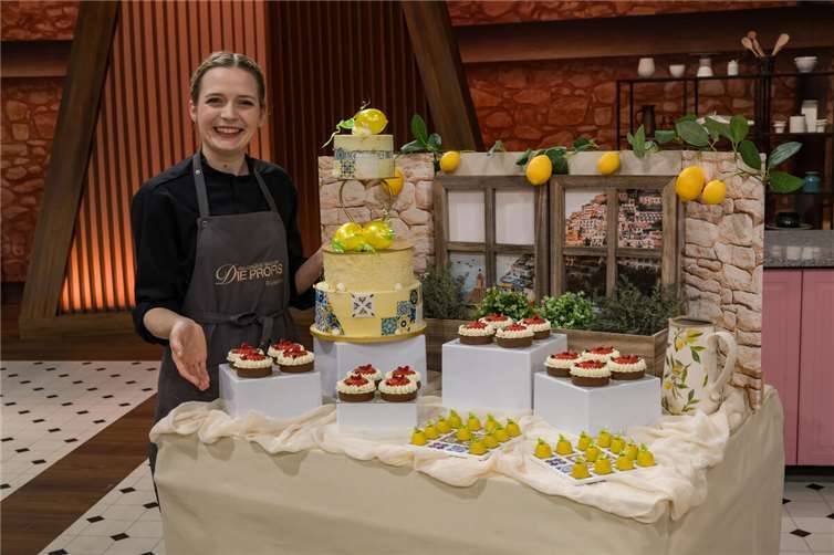 Mit ihrer köstlichen kulinarischen Reise an die Amalfiküste und einem gelungenen „Schaufenster“ sicherte sich Rowena Redwanz in einem spannenden Finale den Sieg.   Quelle: Joyn / Claudius Pflug