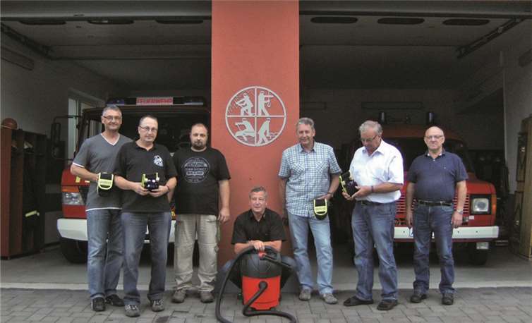 Mit ihrer neuen Ausrüstung ist die Freiwillige Feuerwehr für alles gerüstet. FF Niederlützing