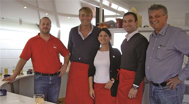 Mit im Team waren von links: Arno Schmitz (Vorsitzender der SPD Bad Hönningen), Arnold Joosten (Vorsitzender der SPD Bad Breisig/Brohl-Lützing), Nina Fuchs, Marcel Hürter (Mitglied des Landtags Rheinland-Pfalz) und Leo Bell.Privat