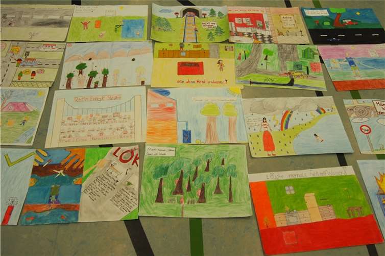 Mit immer neuen und vielen außergewöhnlichen Darstellungsideen zeigten die Schulkinder Gefahren auf und machten damit deutlich, dass sie sich im Unterricht intensiv mit dem Thema auseinandergesetzt haben.