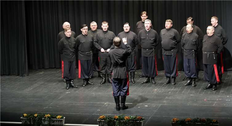 Mit kaum fassbarer Stimmgewalt ergriffen die Don Kosaken die Herzen ihrer Zuhöhrer.CEW
