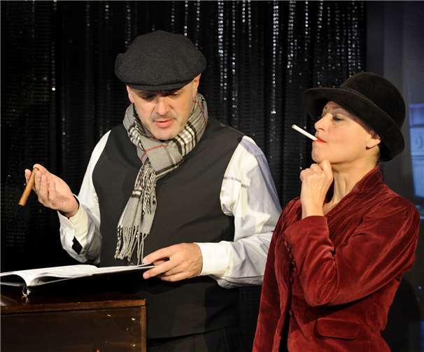 Mit kurzen Szenen und viel Musikwird das Leben der Künstlerin dargestellt.