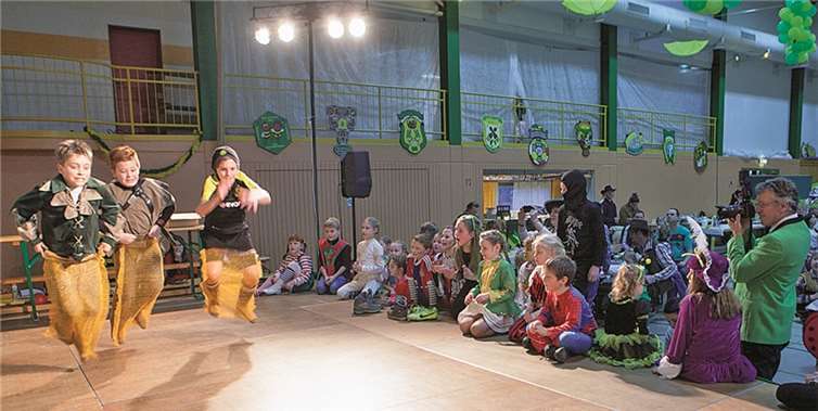 Mit lustigen Spielen wussten Ex-Prinz Till und sein Adjutant die Kinder zu unterhalten.