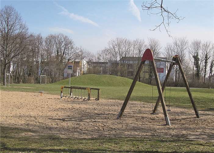 Mit neuen Geräten gewinnt der Spielplatz wieder an Attraktivität.privat