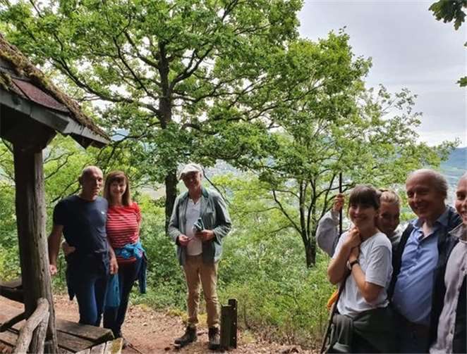 Mit neuen Schwerpunkten wurde das röhrig-forum Engagement in Corona-Zeiten fortgeführt, so zum Beispiel mit Verlosungen von Wanderungen wie den „Waldbaden-Events mit dem Wilddieb“, die baldmöglichst wieder fortgeführt werden sollen.