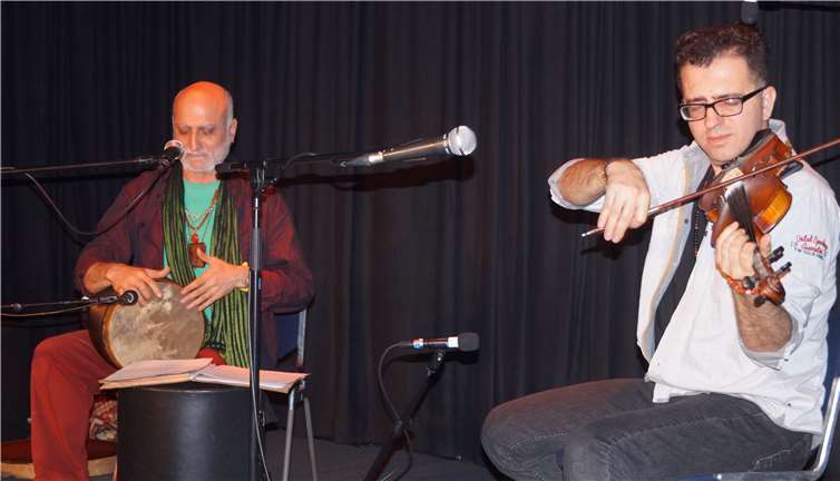 Ein Fest der Liebe, Freundschaft und Solidarität Mit orientalischen Klängen begeisterten zwei iranische Musiker.