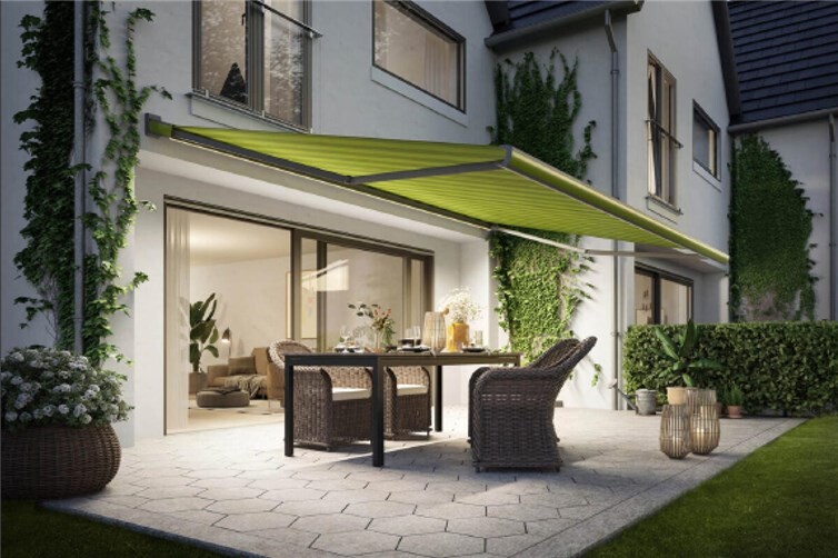 Mit professionell geplantem Sonnenschutz werden Terrasse und Balkon zu Lieblingsplätzen an der frischen Luft. Markisen und Screens schützen vor Witterungseinflüssen, schaffen Geborgenheit – und verlängern die Freiluftsaison.