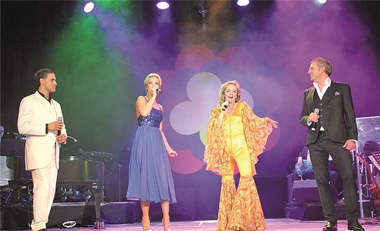 Mit reichlich Spaß war das Musicalstarquartett dabei (von links): Gian Marco Schiaretti, Melanie Ortner-Stassen, Kimberly Trees und Kevin Tarte.BÜN