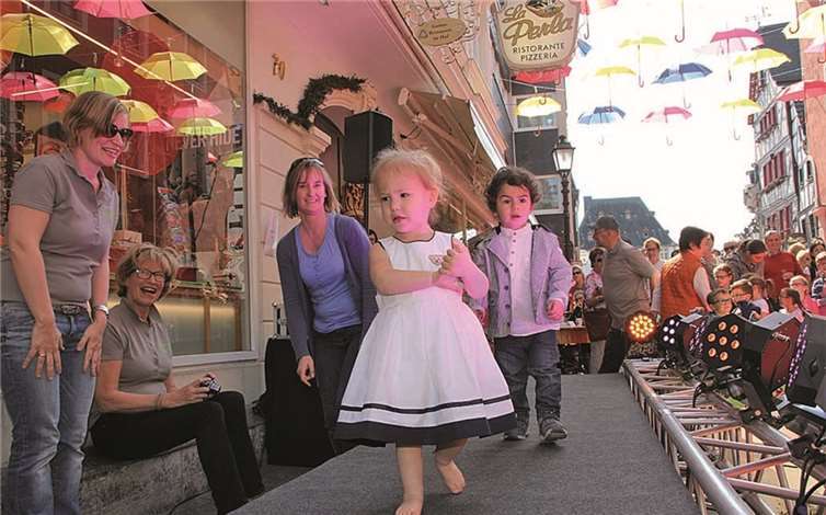 Mit riesigem Spaß waren die Kleinsten mit dabei. -BÜN-